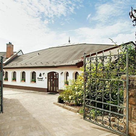 Hotel Kostel Panzio Kesztolc Zewnętrze zdjęcie