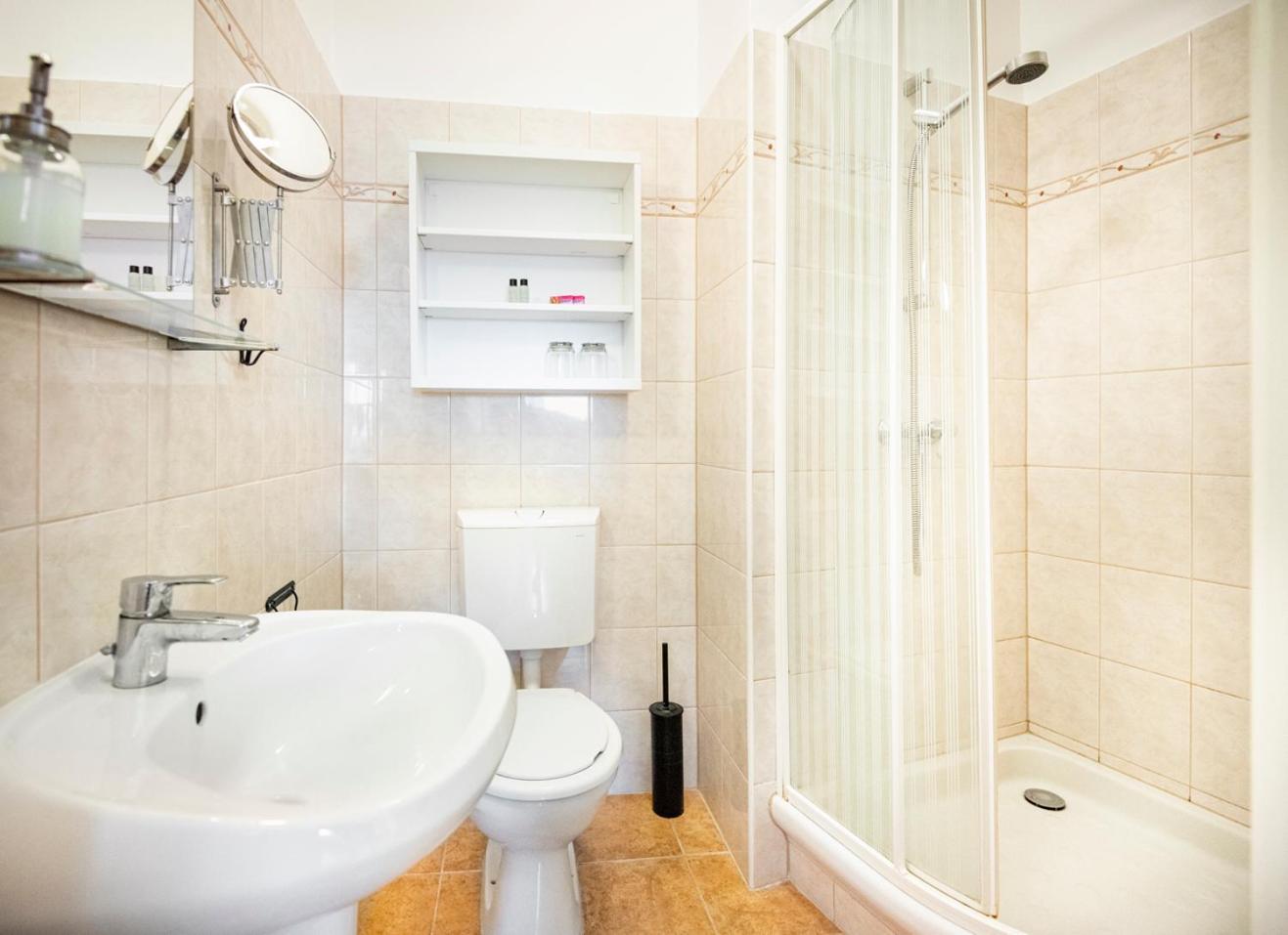 Hotel Kostel Panzio Kesztolc Zewnętrze zdjęcie