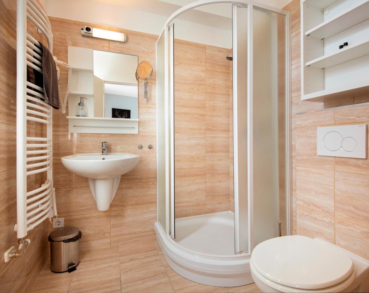 Hotel Kostel Panzio Kesztolc Zewnętrze zdjęcie