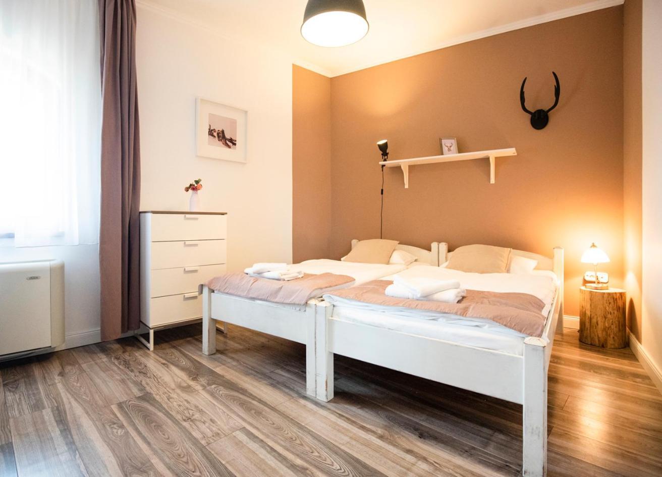 Hotel Kostel Panzio Kesztolc Zewnętrze zdjęcie